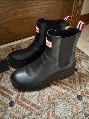 Hunter Women’s Black Winicia Lug-Sole Waterproof Chelsea Boot Size 5